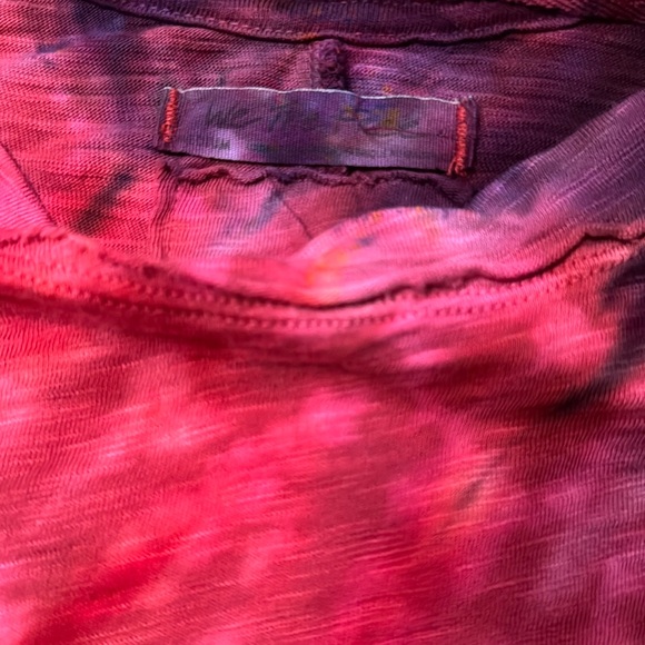 Free People We the Free Arden Tee size Medium NEW Red Reverse ReDye Tie Dye - Picture 7 of 7